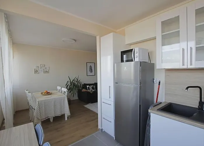 Superb With Incredible View At The Location דירה *